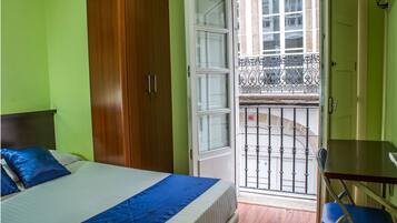 Habitación económica doble | Caja fuerte, escritorio, cortinas opacas y sistema de insonorización