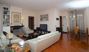 Apartment, 2 Bedrooms, 2 Bathrooms (Lucy via G. Di Vittorio 15 Arese) | Living room | LCD TV
