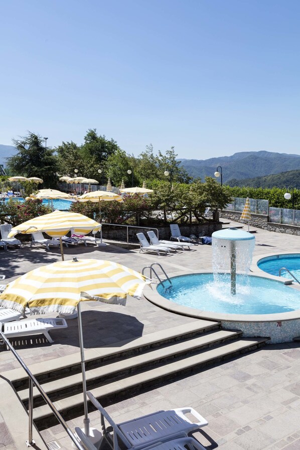 2 outdoor pools