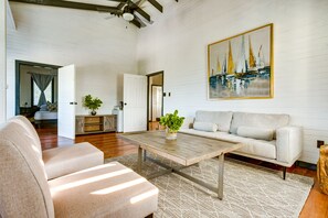 Presidential Suite, 2 Bedrooms, Ocean View | Living area