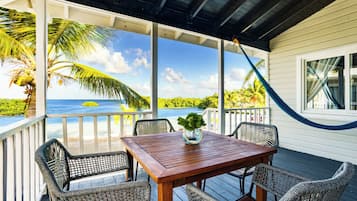 1 - Bedroom Beachfront Suite | Terrazza/patio