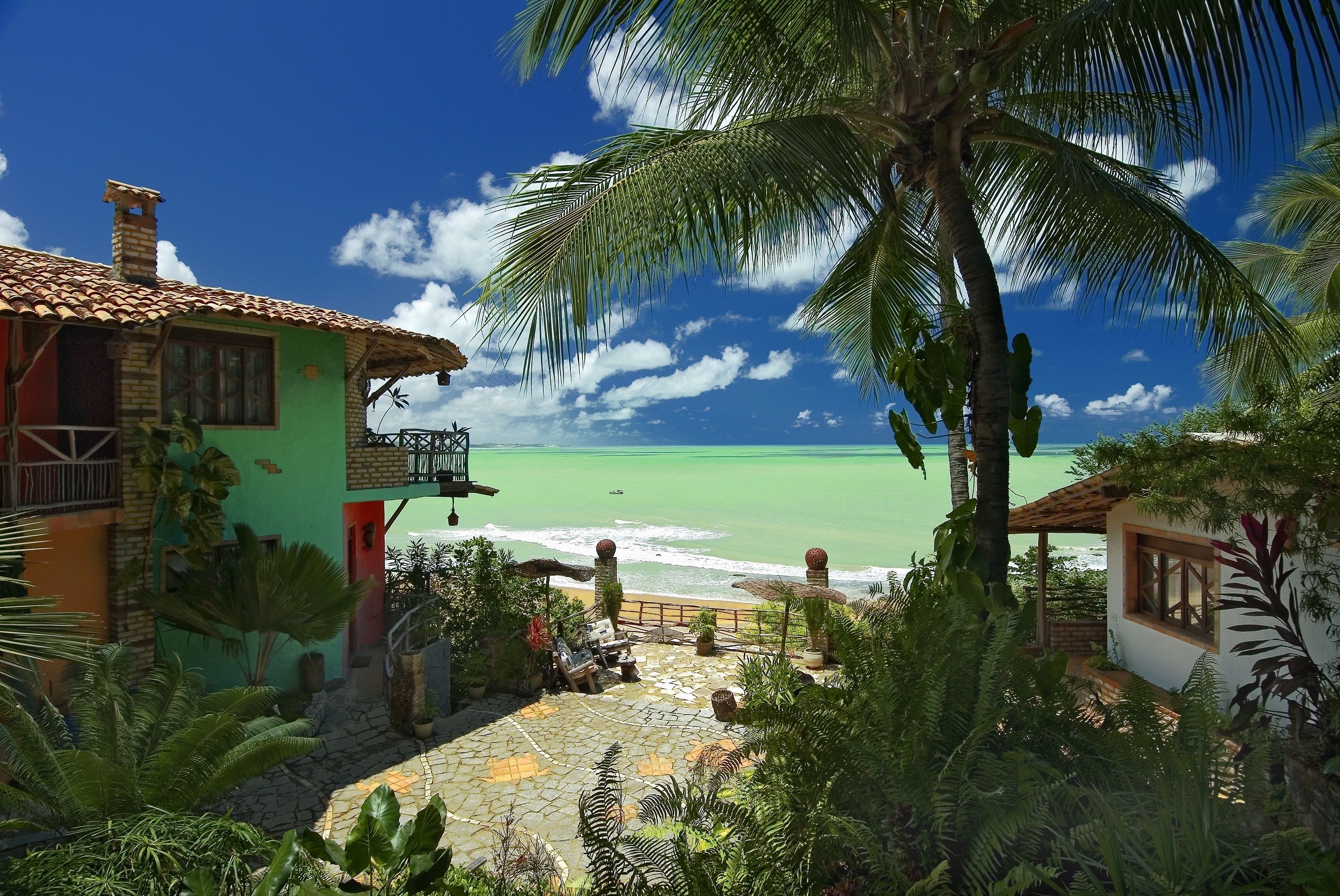Ubicación a pie de playa, tumbonas, sombrillas y toallas de playa