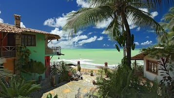 Ubicación a pie de playa, tumbonas, sombrillas y toallas de playa