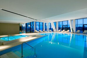 Indoor pool, outdoor pool, sun loungers - Maistra Select All Suite Island Hotel Istra  (Rovinj)