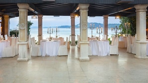 An outdoor dining area with white tablecloths, candle-lit tables, and columns. - Maistra Select All Suite Island Hotel Istra  (Rovinj)