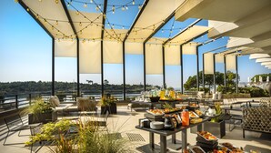 An outdoor dining area with tables, chairs, and a variety of food items. - Maistra Select All Suite Island Hotel Istra  (Rovinj)