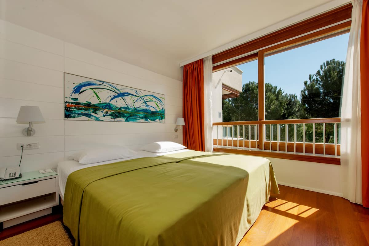 Premium Suite, Balcony | 1 bedroom, minibar, in-room safe, desk