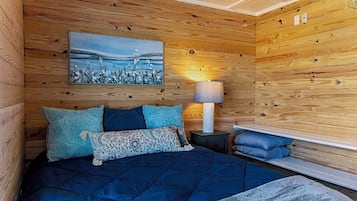 Queen's Quarters, 2 Bedrooms, Kitchen, Beachfront | 1 bedroom, bed sheets