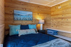 Suíte real, 2 quartos, cozinha, de frente para a praia | 1 quarto, roupa de cama