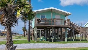 Unclassified image, 3 of 117, button - Blue Dolphin Inn and Cottages (Grand Isle)
