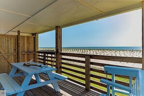 Royal suite, 2 slaapkamers, keuken, aan het strand | Terras