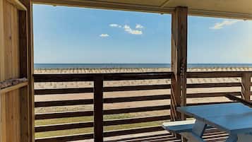 Royal suite, 2 slaapkamers, keuken, aan het strand | Terras