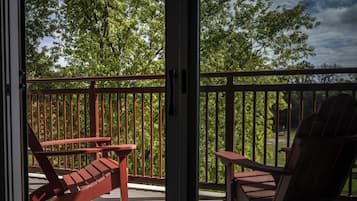 Comfort-Zimmer, 1 King-Bett (Room 202) | Terrasse/Patio