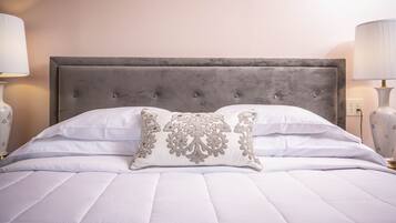 Comfort Room, 1 King Bed (Room 202) | Egyptian cotton sheets, premium bedding, down comforters, pillowtop beds