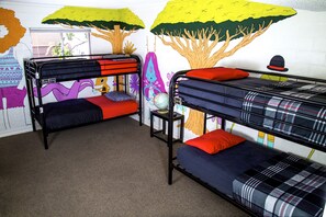 Gemeinsamer Schlafsaal, 1 Einzelbett (Mixed dorm with 4 beds) | Verdunkelungsvorhänge, Bügeleisen/Bügelbrett, kostenloses WLAN