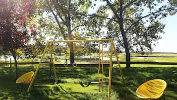 Área de juegos infantiles al aire libre