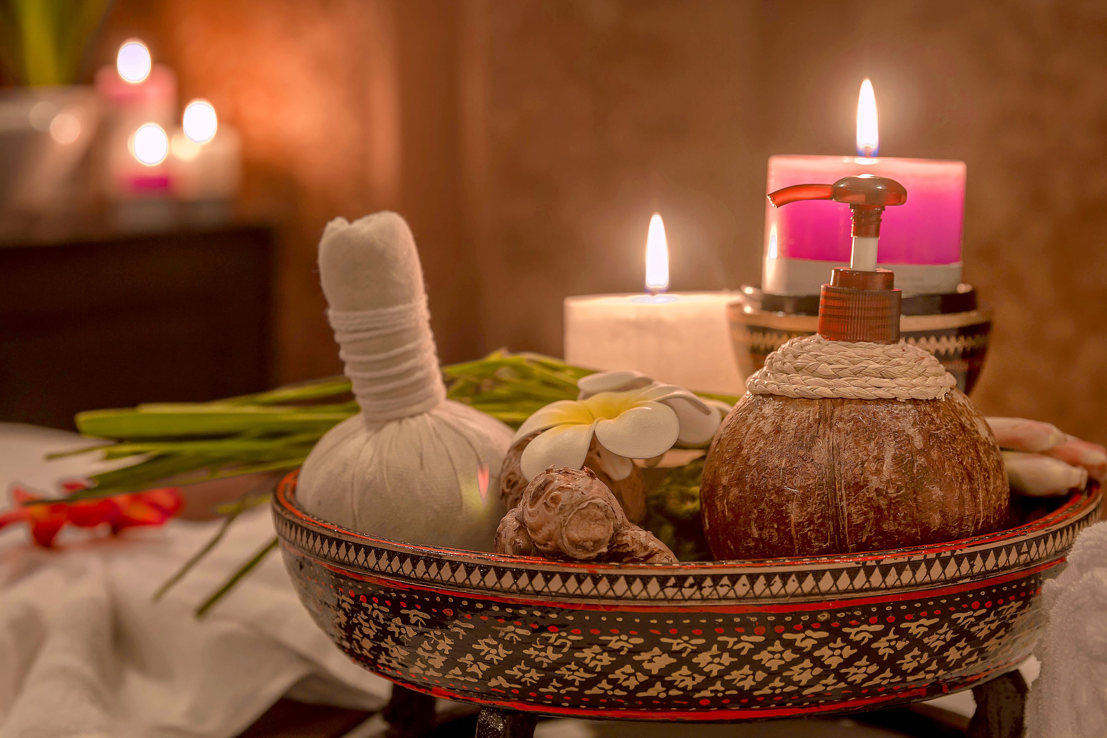 couples treatment room(s), sauna, hot tub, steam room, body treatments