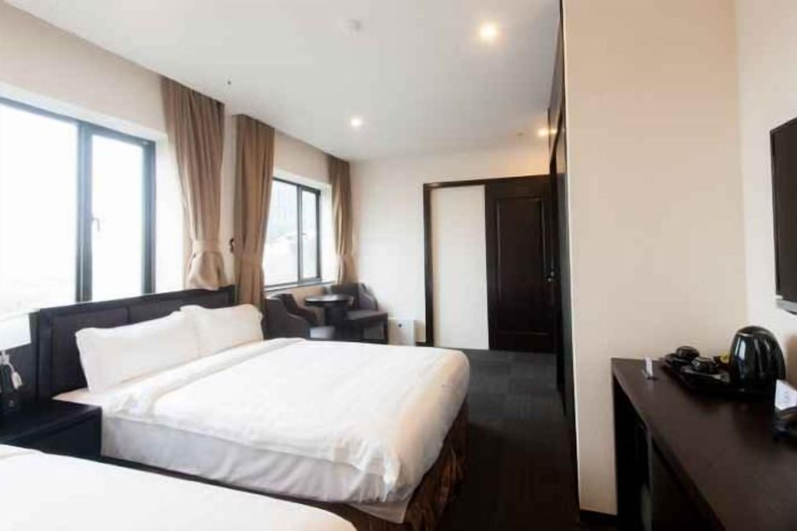 Premium bedding, free minibar items, in-room safe, desk