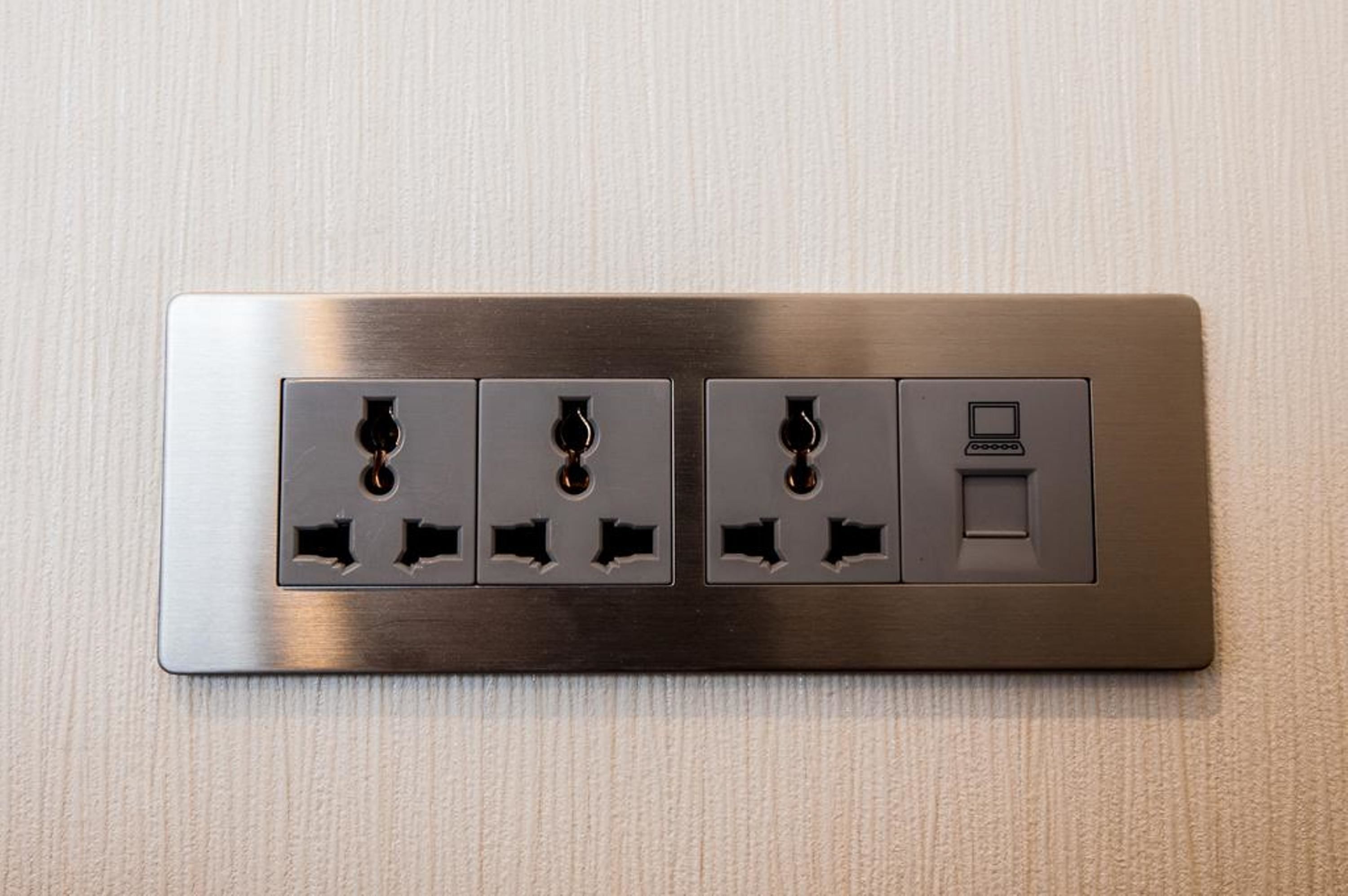 premium bedding, free minibar items, in-room safe, desk