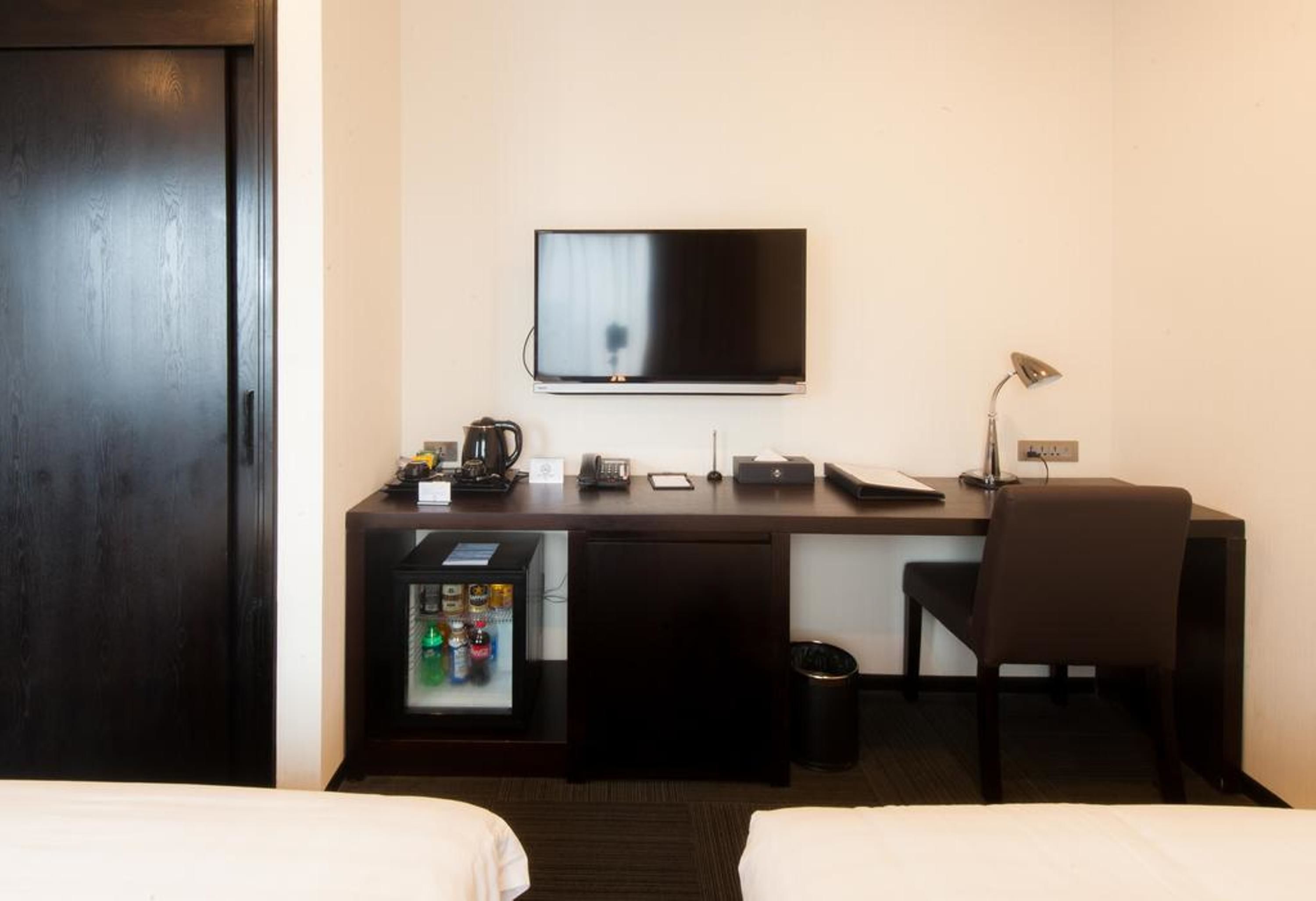 premium bedding, free minibar items, in-room safe, desk