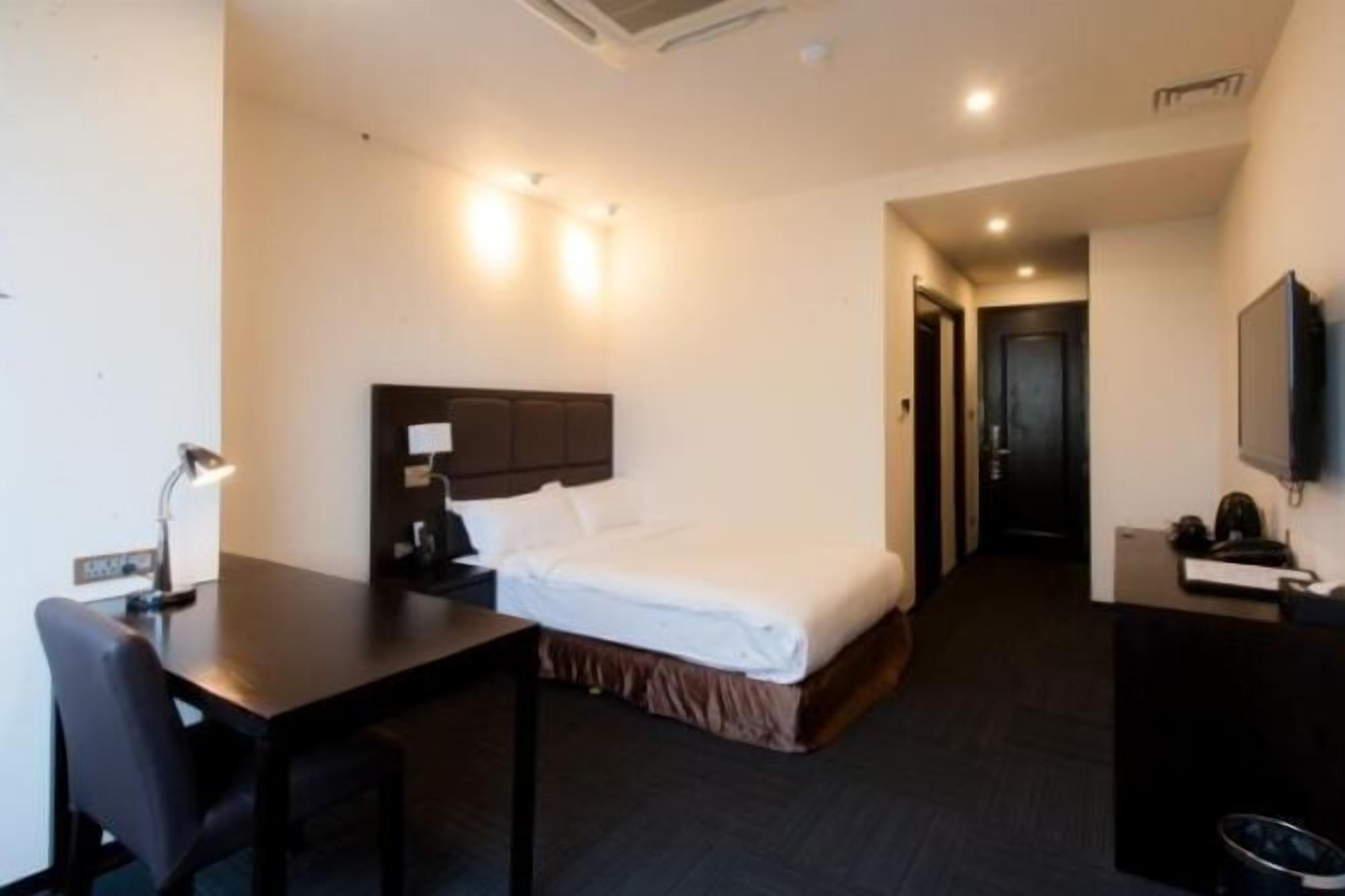 Premium bedding, free minibar items, in-room safe, desk