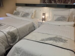 Premium bedding, iron/ironing board, free WiFi - Seasons Hotel - Causeway Bay (Hong Kong)