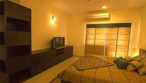 1 bedroom, desk, iron/ironing board, rollaway beds