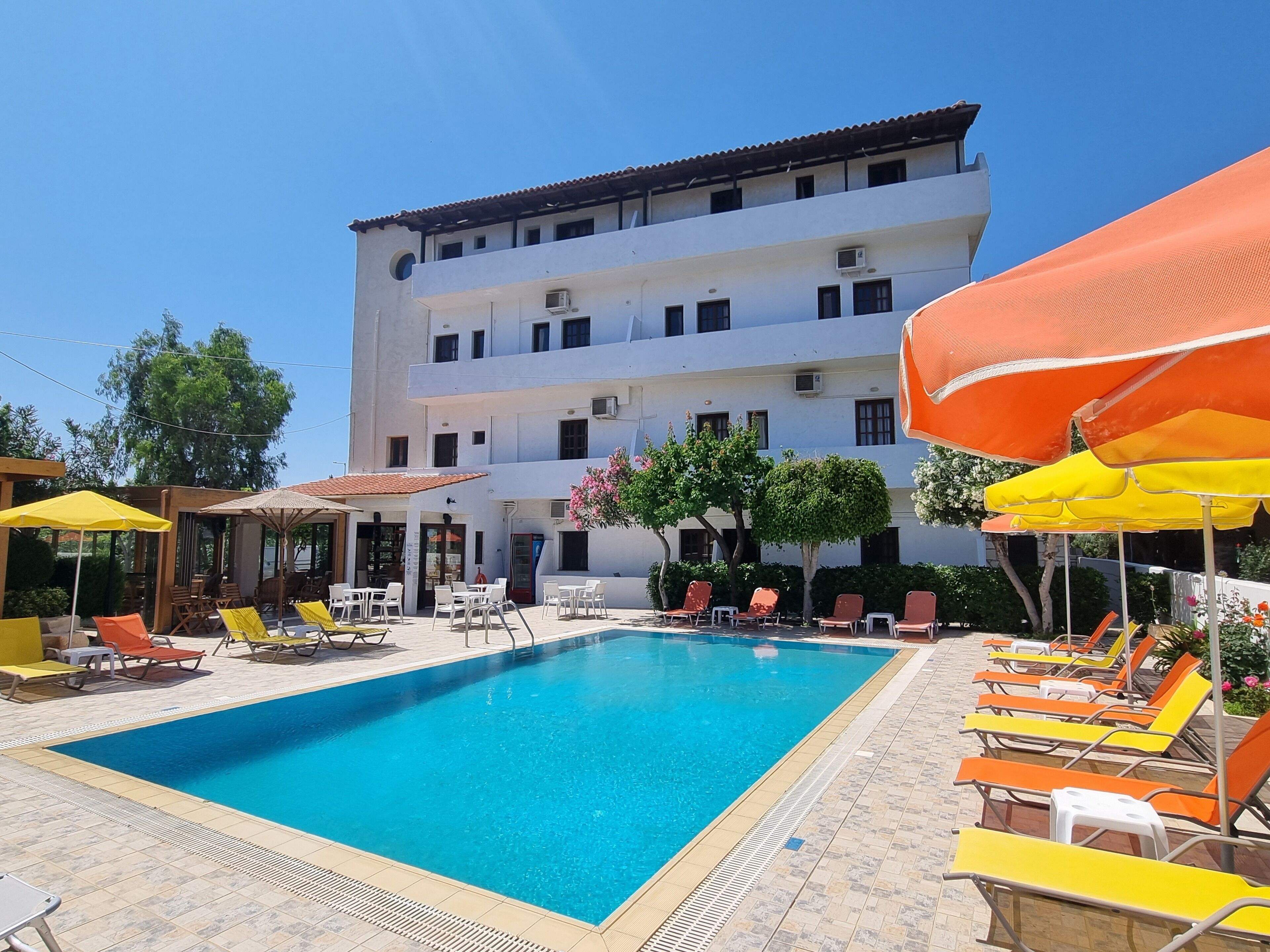 Outdoor pool, pool umbrellas, sun loungers