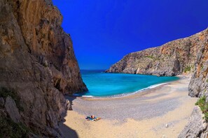Beach nearby, free beach shuttle, 10 beach bars - Arhodiko (Malevizi)