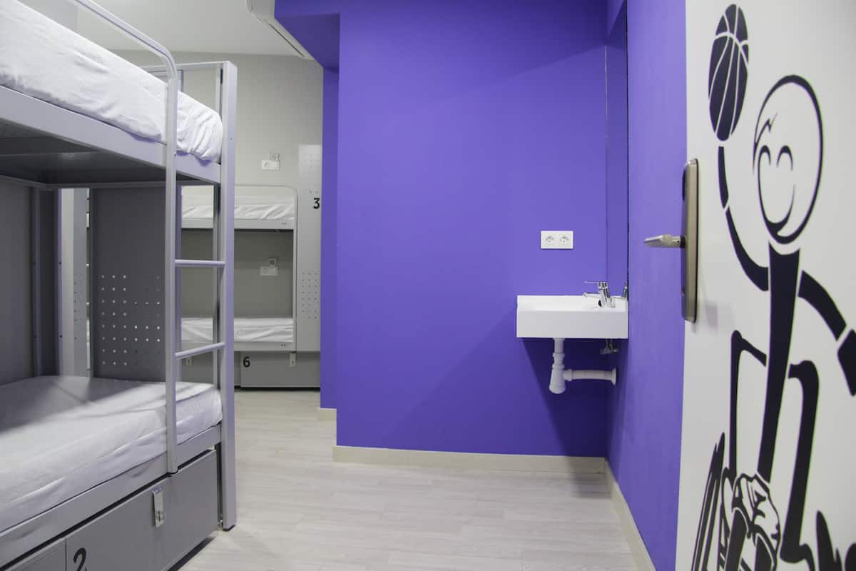 宿舍, 男女混合宿舍, 私人浴室 (8 beds) | 高档床上用品、免费 WiFi、床单