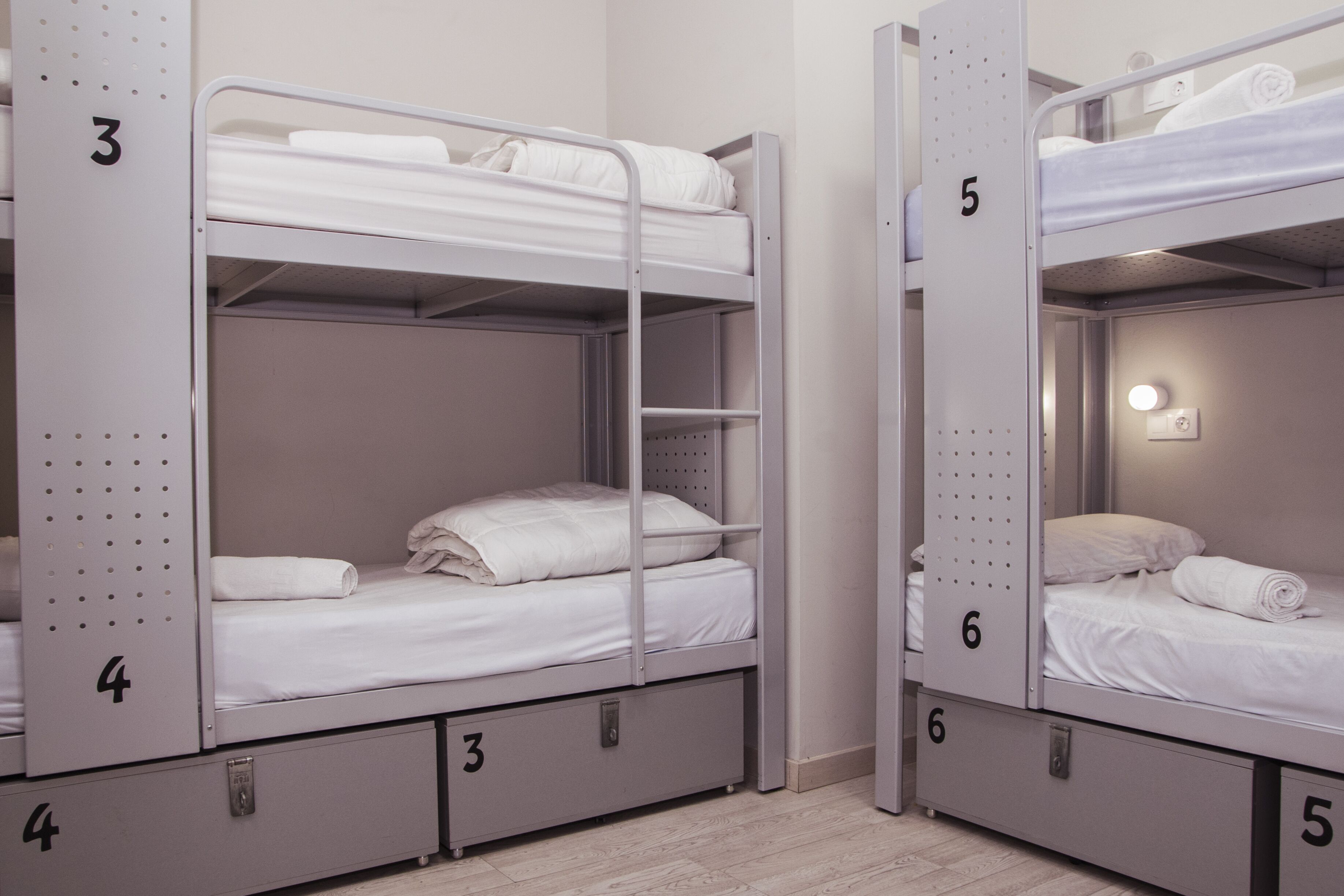 Bunk beds with numbers 3, 4, 5, and 6, each with a pull-out drawer.