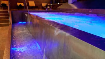 Indoor pool, sun loungers