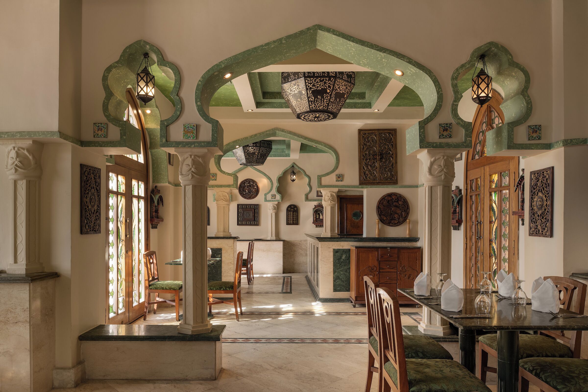 10 restauranter, frokost og lunsj serveres, internasjonale retter