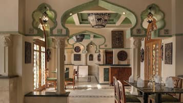 10 restauranter, frokost og lunsj serveres, internasjonale retter