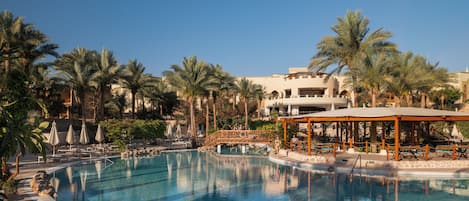 8 outdoor pools, pool umbrellas, sun loungers