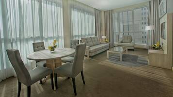 迷你吧、客房內保險箱、書桌、熨斗/熨衣板