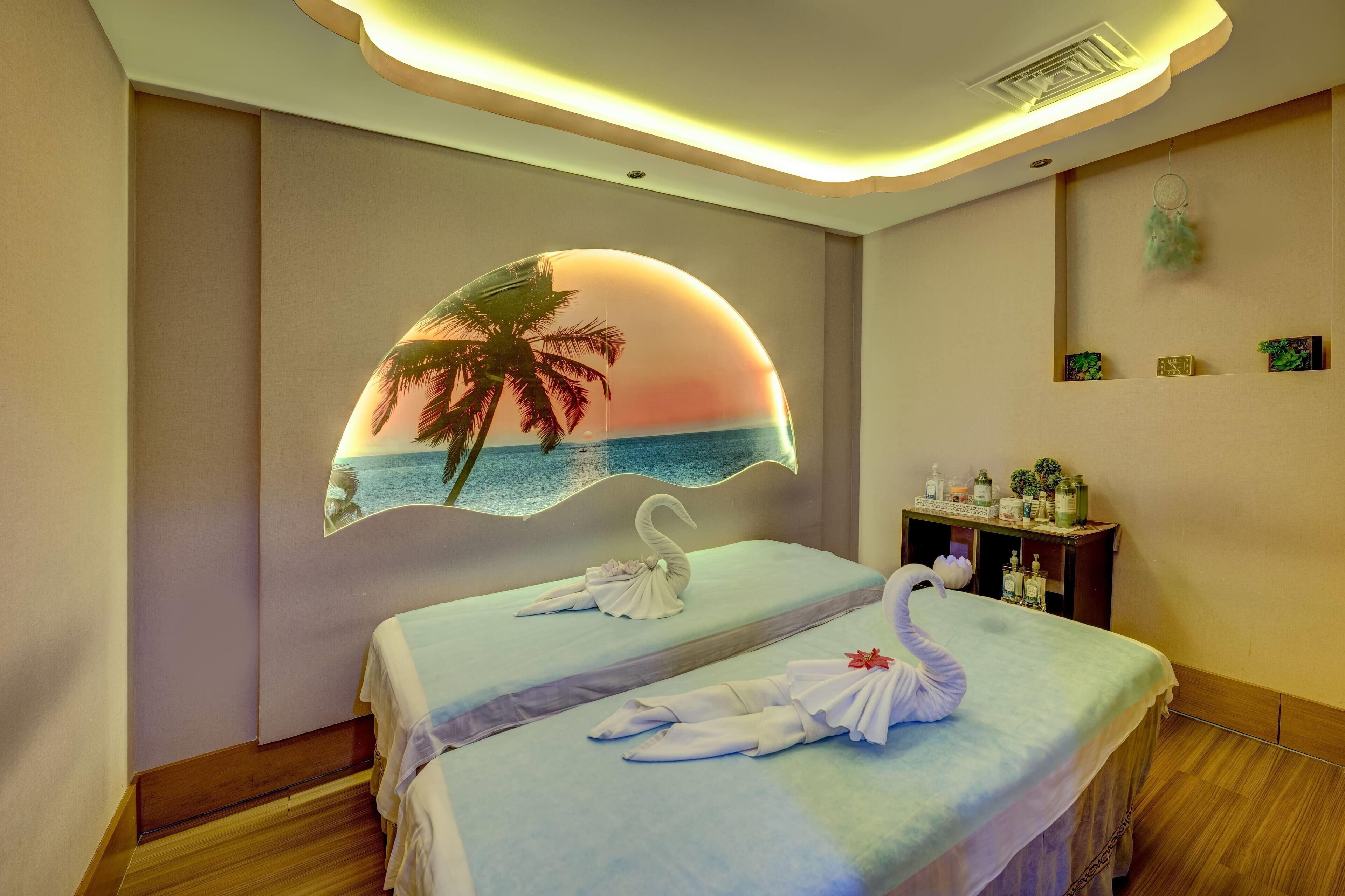 Couples treatment room(s), hot stone massages, deep-tissue massages
