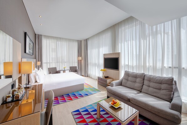 Executive Double Room, 1 Double Bed | Minibar, in-room safe, desk, iron/ironing board
