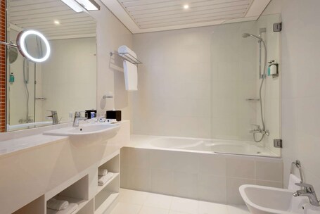 TRYP by Wyndham Abu Dhabi City Centre - Image 29