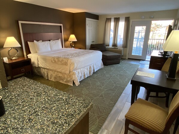 Executive Triple Room, 1 King Bed, Kitchenette, Courtyard View | Premium bedding, pillowtop beds, individually decorated