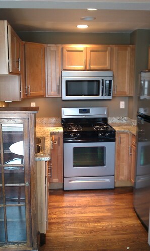 Lägenhet - 1 sovrum | Eget kök | Stort kylskåp, mikrovågsugn och grytor/köksredskap