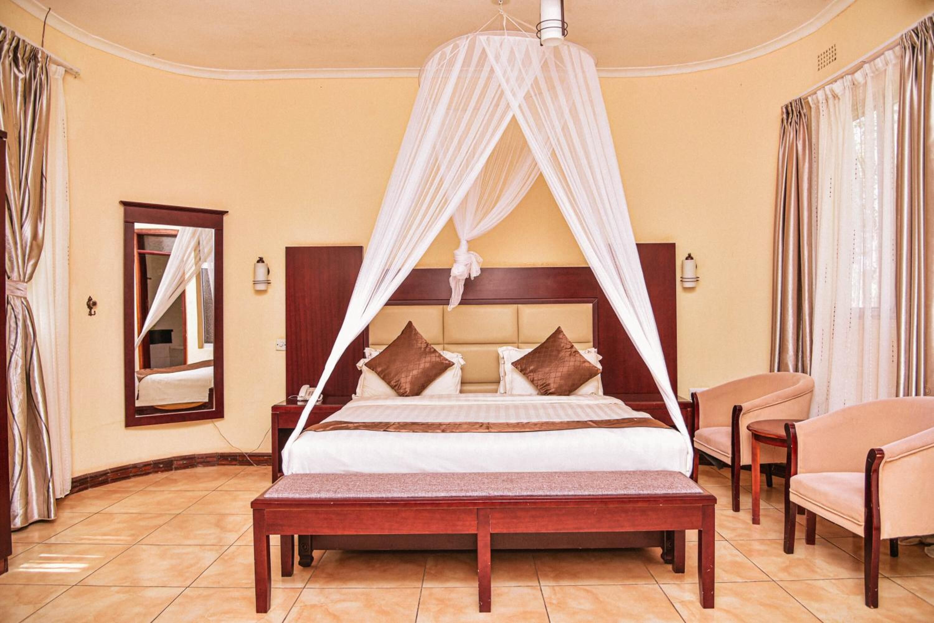 Minibar, Zimmersafe, Schreibtisch, Bügeleisen/Bügelbrett