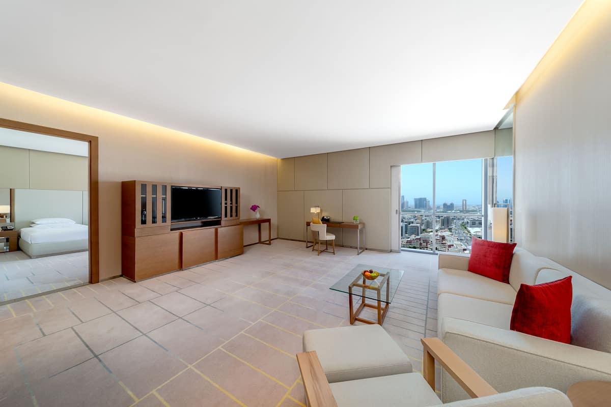 Prince Suite | Minibar, in-room safe, desk, laptop workspace