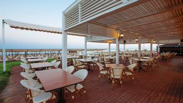 3 restaurants servant le petit déjeuner, spécialités Cuisine italienne