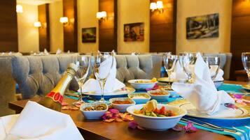 3 Restaurants; Frühstück, Mittagessen und Abendessen werden serviert