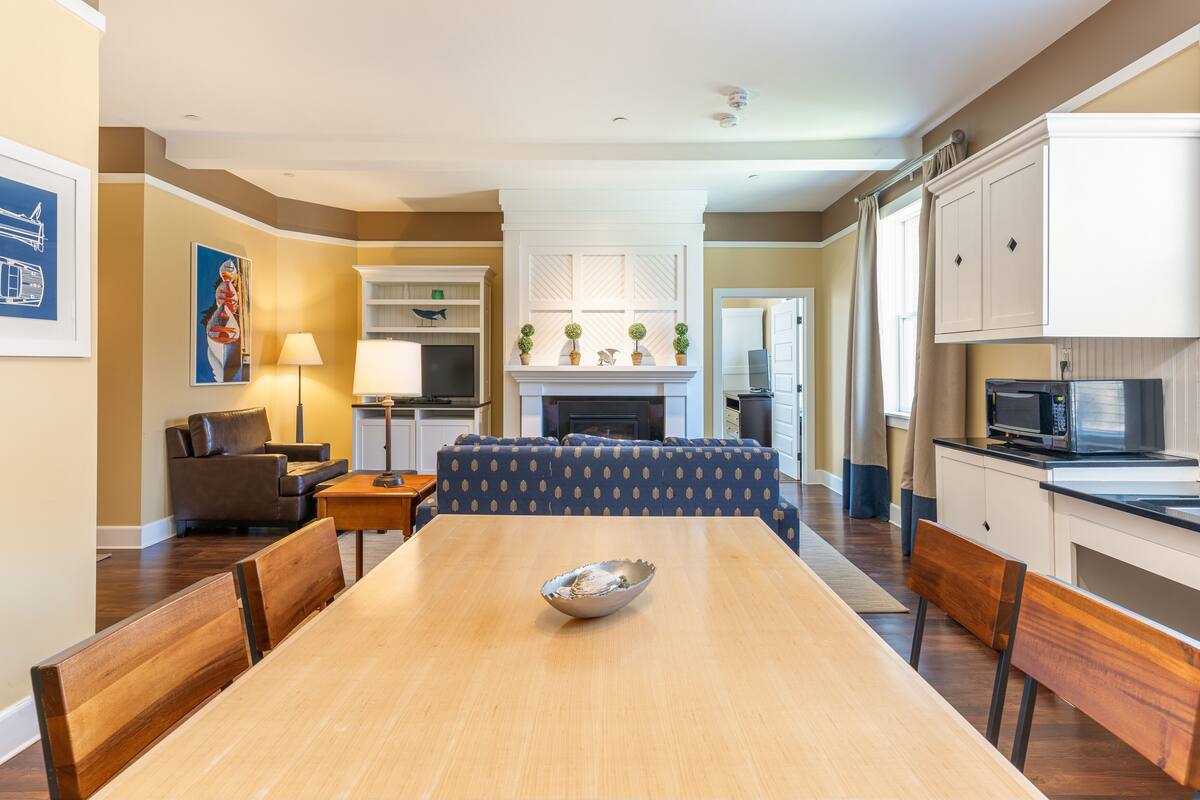 suite (king suite w/balcony - disability acc) | private kitchen | mini-fridge, microwave, coffee/tea maker, toaster