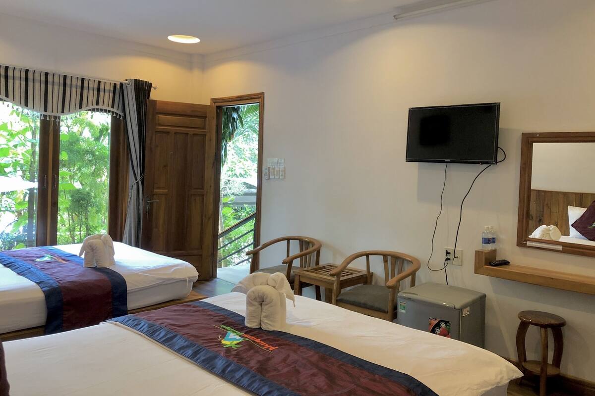 Twin Room | Meja, kalis bunyi, Wi-fi percuma, cadar katil 