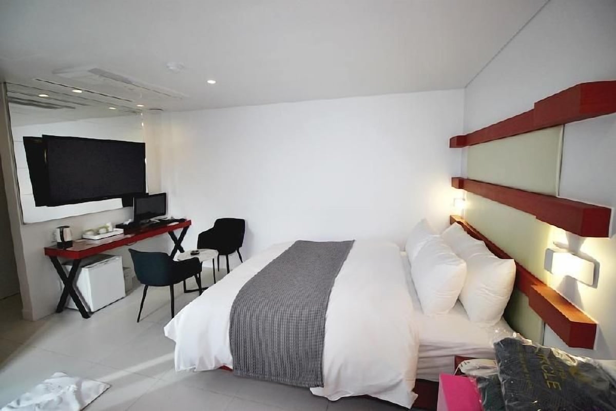 Blackout drapes, soundproofing, WiFi (free), individually decorated
