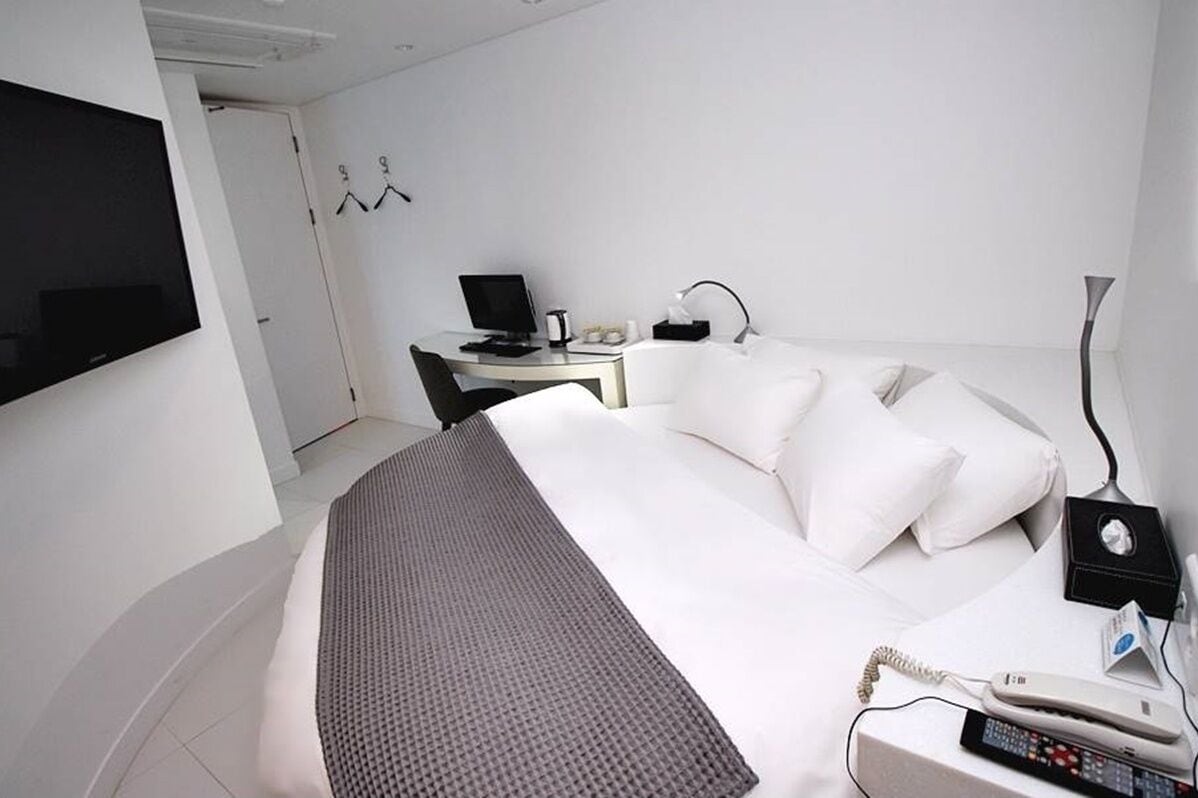 suite | individually decorated, individually furnished, blackout curtains