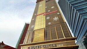 A tall hotel building with a prominent sign reading "Hotel Circle." - Circle Hotel Seoul (Seoul)
